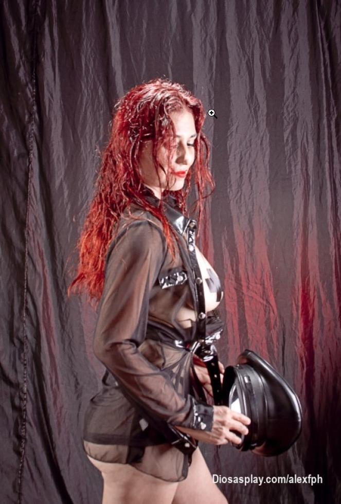 Está disponible para que compres la sesión Dark red Con la modelo Rocio
La sesión  tiene topes y desnudo